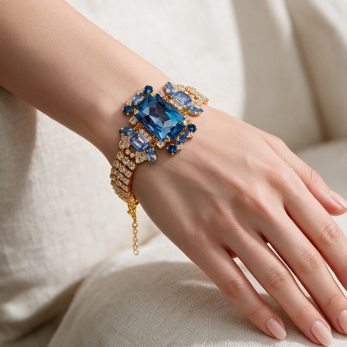 Aproce „Aurora (Aquamarine / Light Sapphire Shimmer / Light Sapphire / Reinvented Cool Blue)“ ar Swarovski™ kristāliem