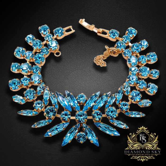 Aproce "Kristāla Kārdinājums (Aqua Bohemica)" ar Preciosa kristāliem Aproce "Kristāla Kārdinājums (Aqua Bohemica)" ar Preciosa kristāliem