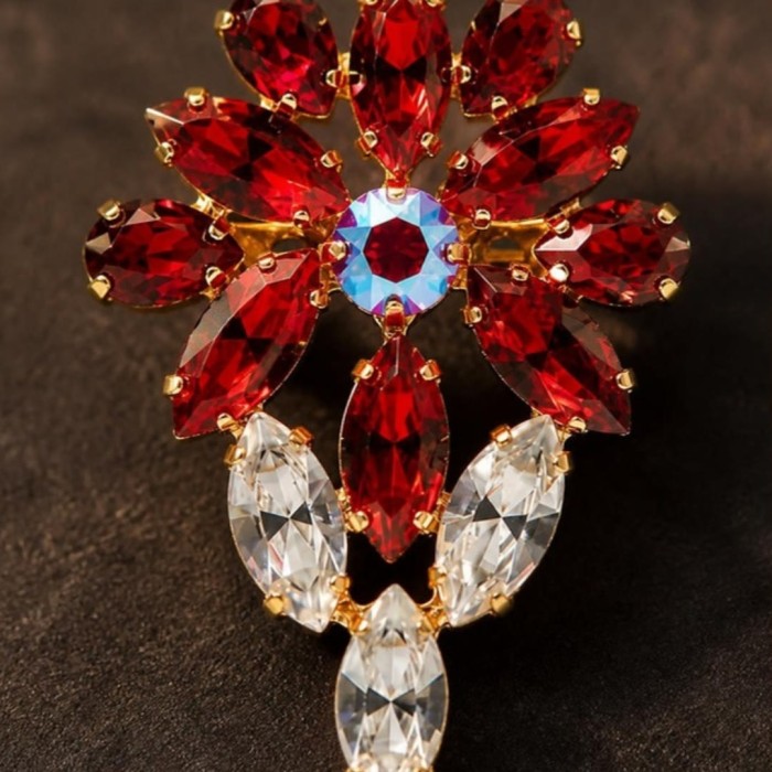 Broša DiamondSky „Mirtele II“ ar Swarovski® kristāliem