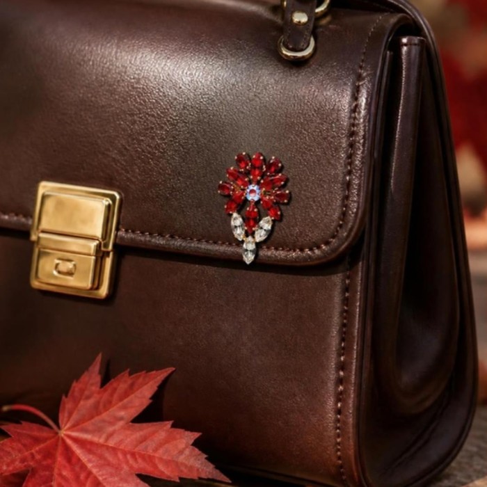 Broša DiamondSky „Mirtele II“ ar Swarovski® kristāliem