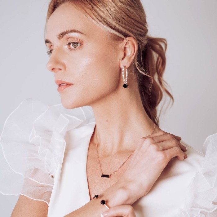 Sidabriniai auskarai „Ivy (Jet)“ su Swarovski® kristalais
